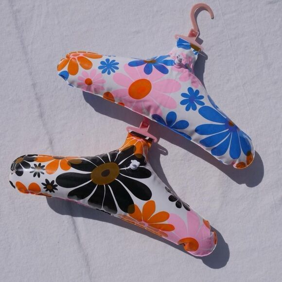 Set of 2 cute 70s inflatable hangers - Picture 3 of 5